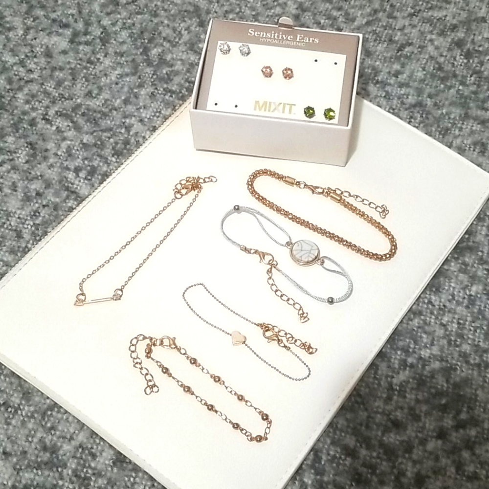 3/$10 NWOT 3 earrings and 5 bracelets